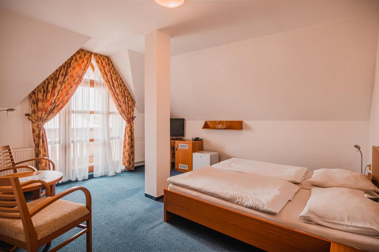 Hotel Krajka**** Vamberk Kültér fotó
